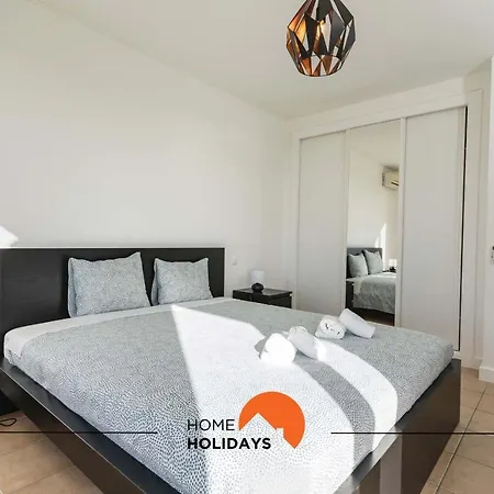 #111 Ocean View By Holidays Hébergement de vacances *